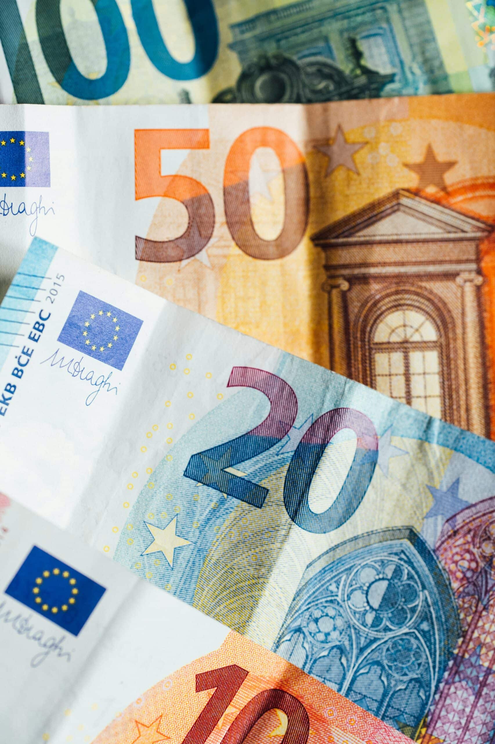 Euro bankbiljetten - salaris Financial Controller